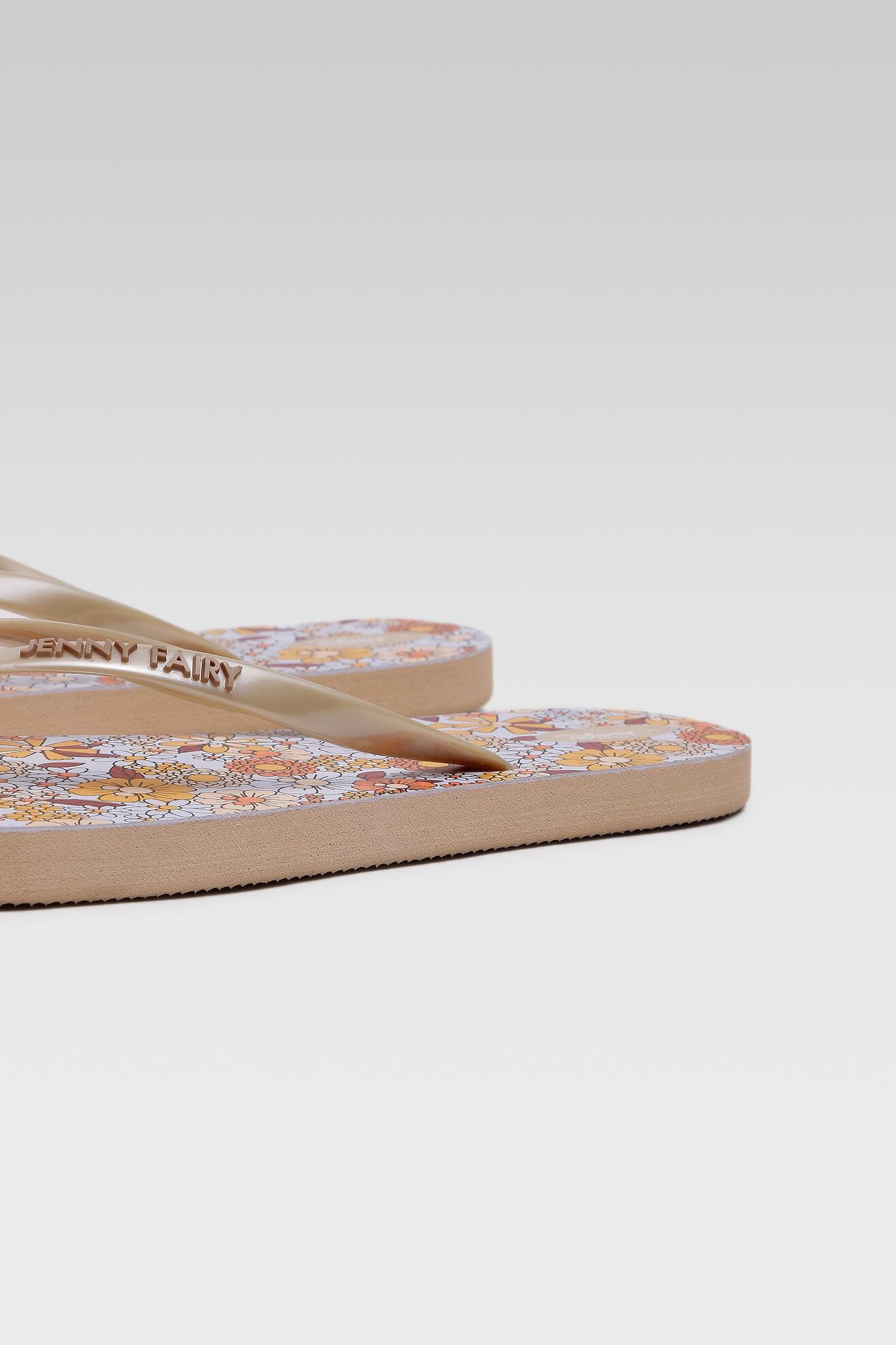 Джапанки CCC&DISNEY SS22-125DSTC-JENNYFAIRY БЕЖОВ