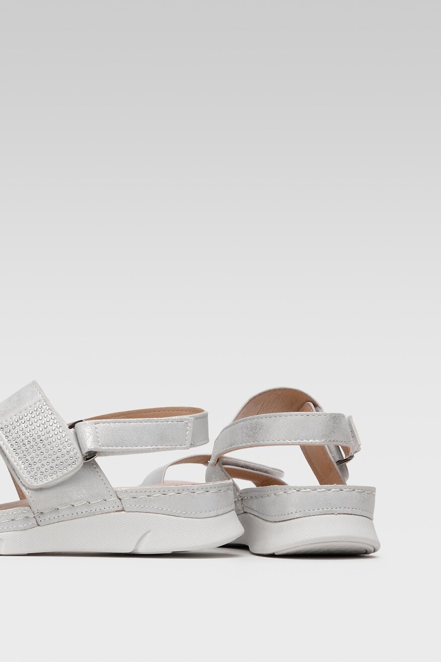 
                Clara Barson - Sandały z aplikacją srebrne - 5904248668846