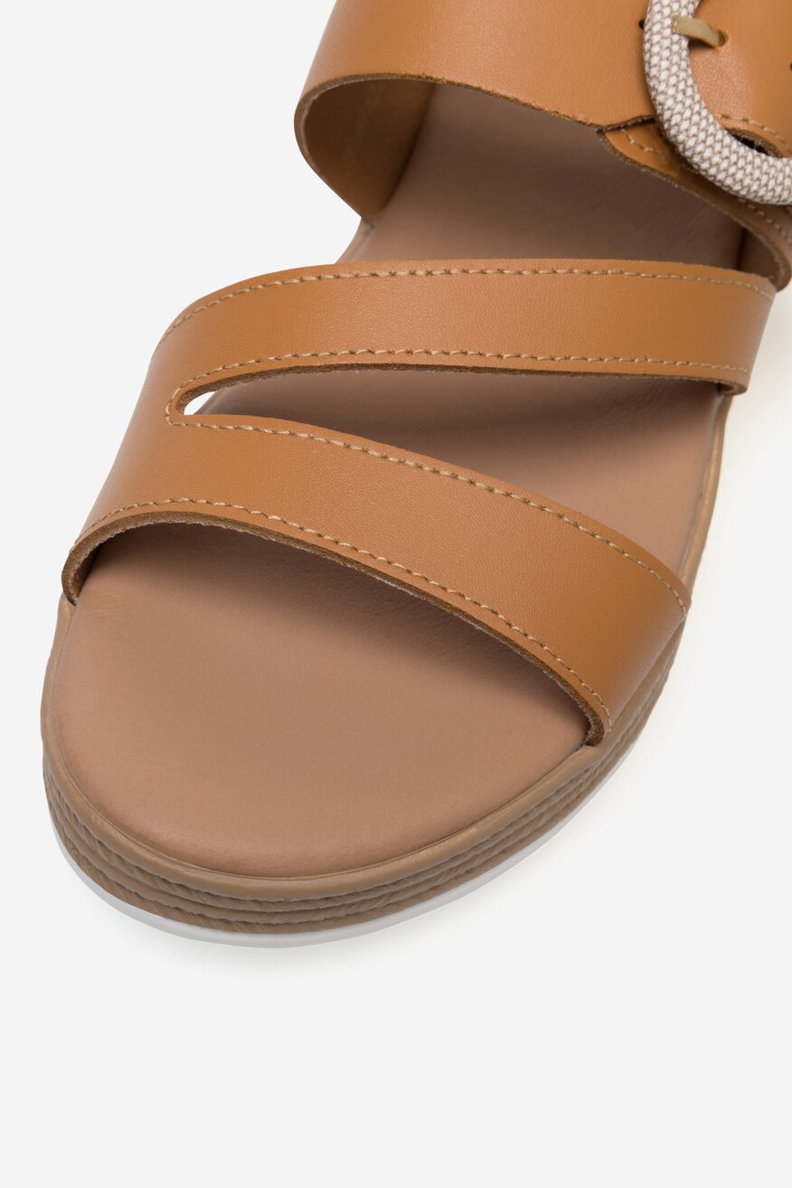 
                Шльопанець Lasocki ВЕРБЛЮЖИЙ - 5905588636366