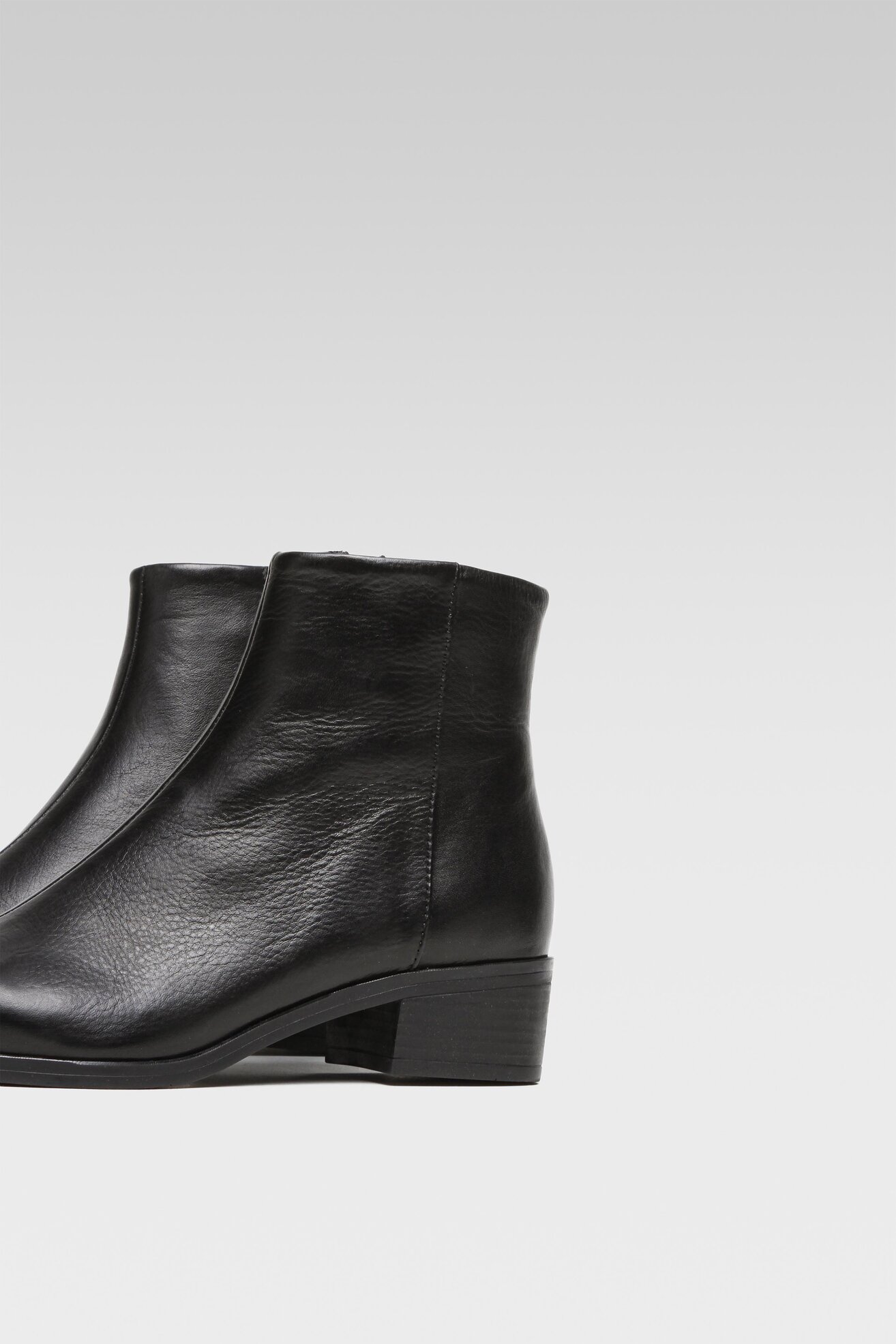 Botki SIMPLE SIMPLE-SL-32-02-000044 101 Czarny