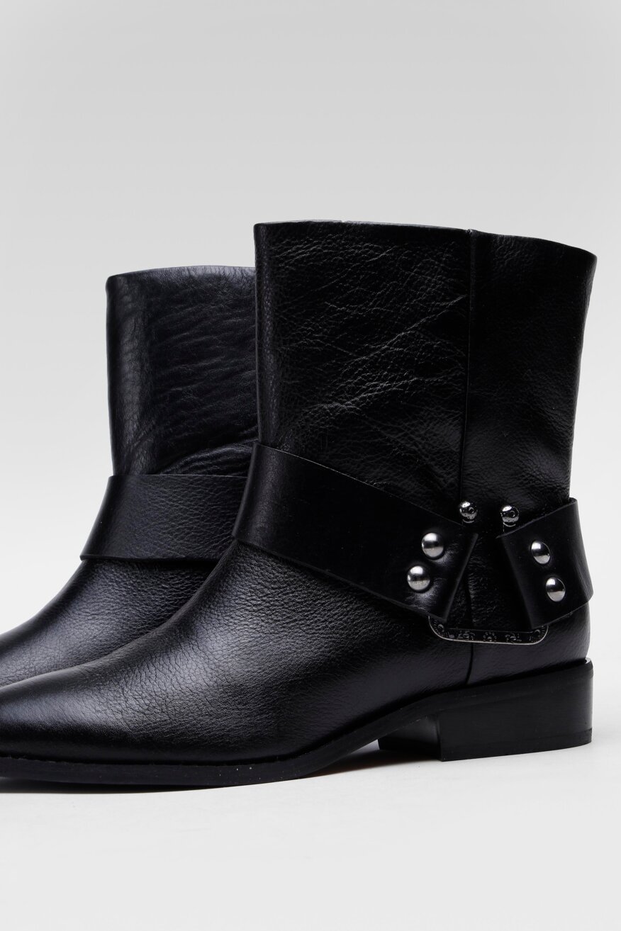 
                Badura - Skórzane kowbojki czarne - 5904248018474