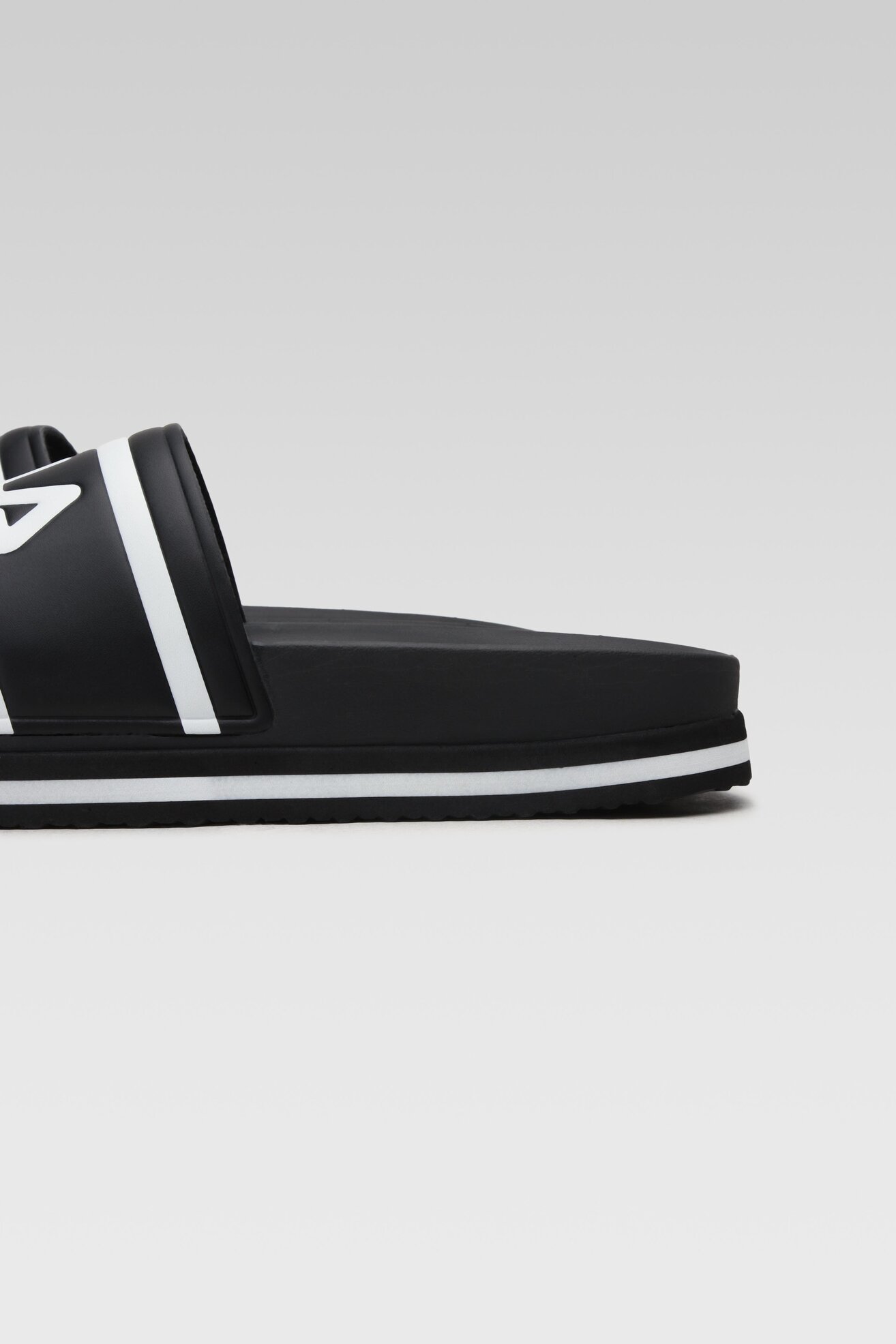 Klapki Fila Morro Bay Zeppa wmn FFW0048 80010 Czarny