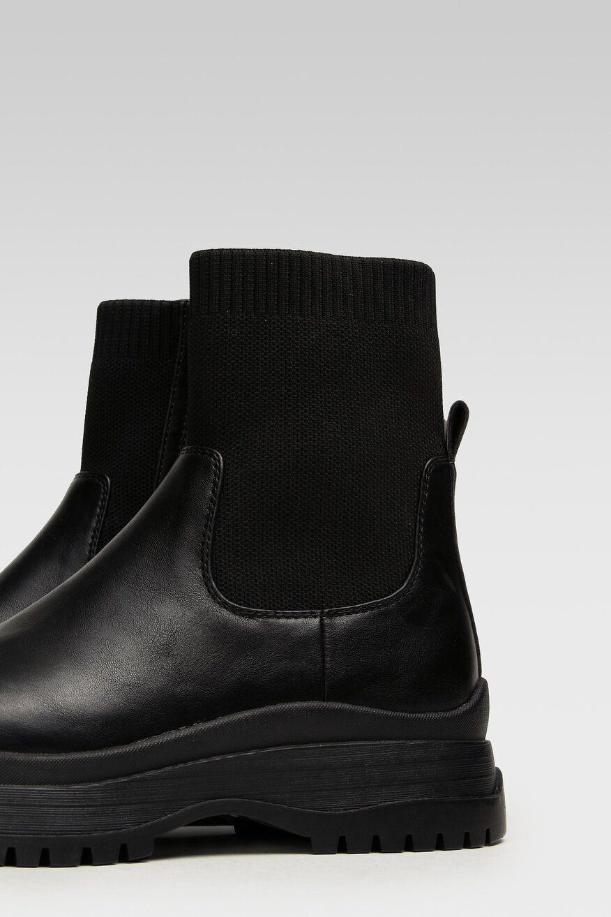 
                Боти Jenny Fairy ЧЕРЕН - 5904862246109