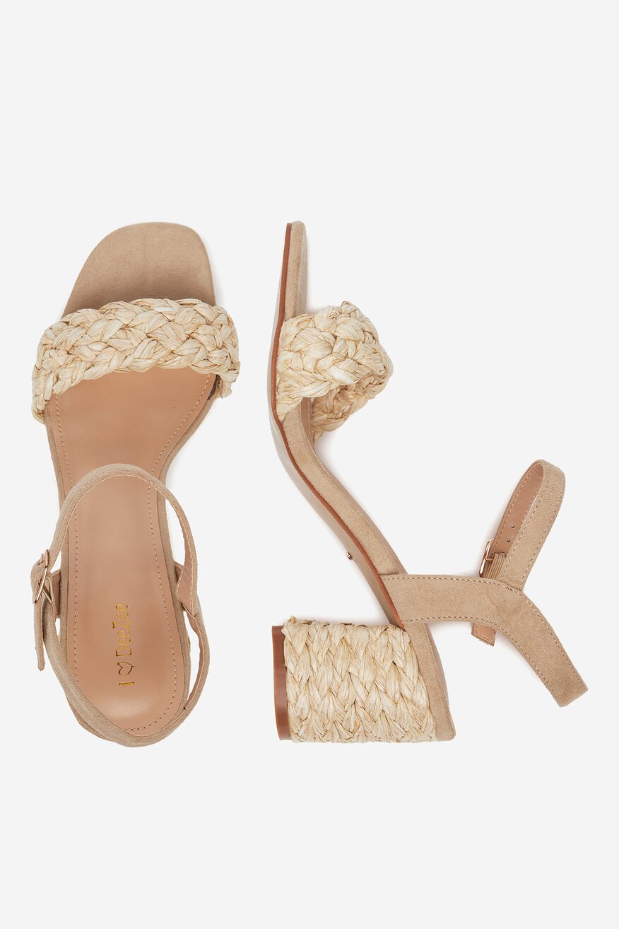 
                Сандали DeeZee БЕЖОВ - 5904410858181