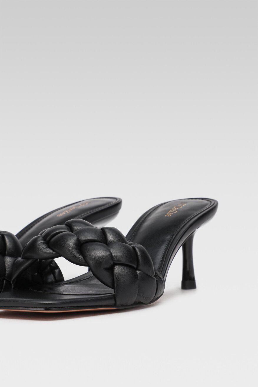 
                DeeZee - Klapki na obcasie czarne - 5903698504414