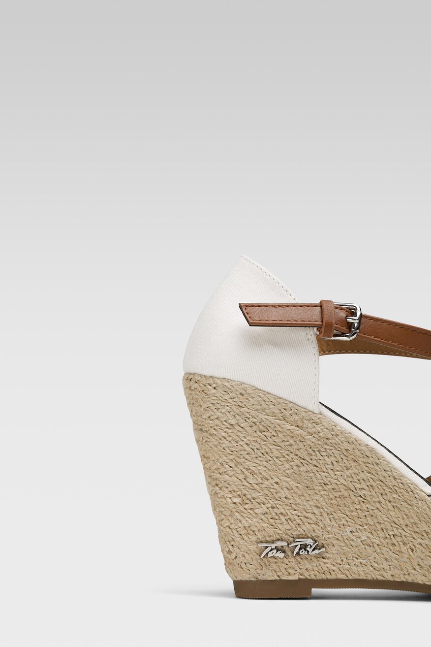 
                Szandál Tom Tailor FEHÉR - 5904248505141