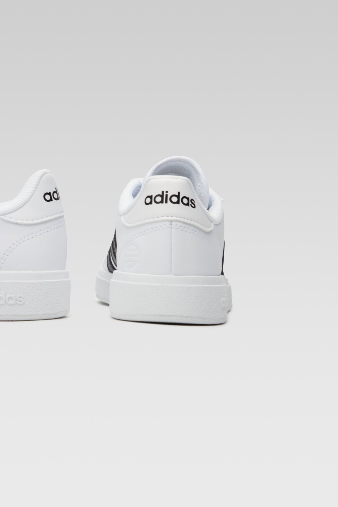 Încălțăminte sport adidas GRAND COURT BASE 2.0 GW9261 ALB