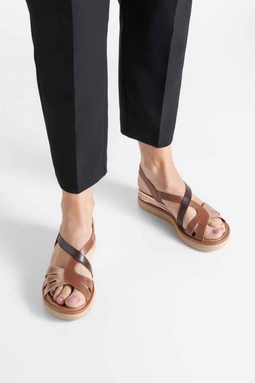 
                Lasocki - Sandały skórzane na koturnie - 5905588574149