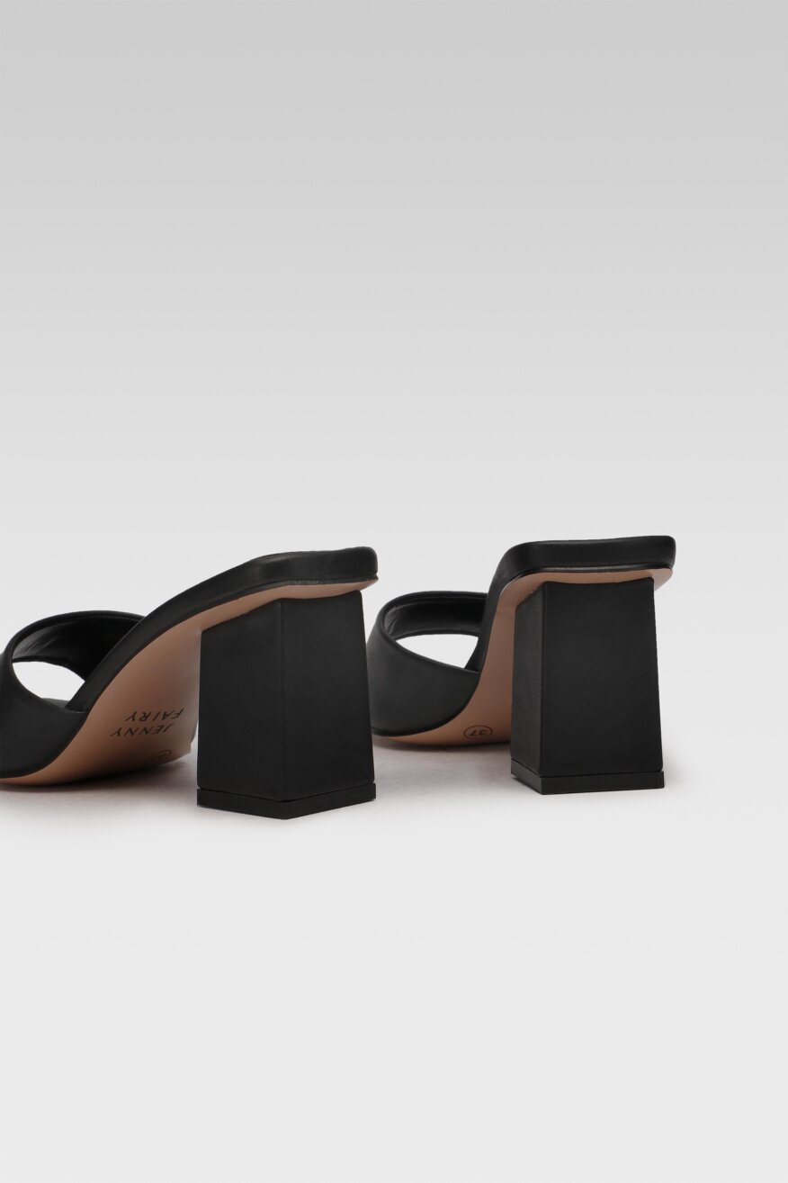 
                Jenny Fairy - Klapki na obcasie czarne - 5903698488905