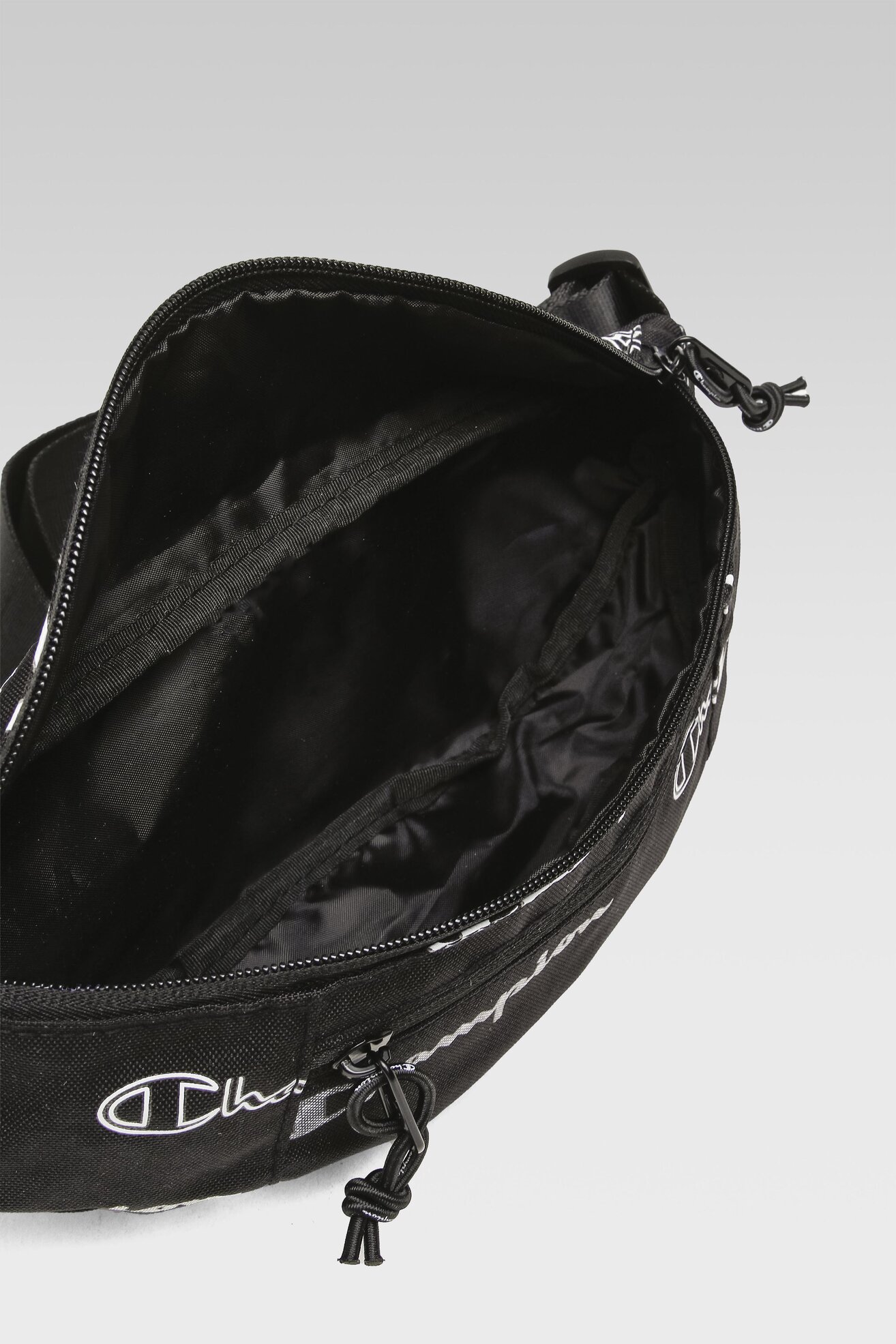 Torebka młodzieżowa Champion 805522-KL001 Czarny