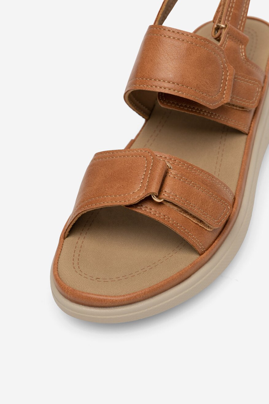 
                Clara Barson - Sandały na koturnie - 5905588586135