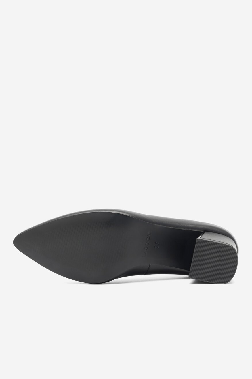 
                Елегантни обувки Lasocki ЧЕРЕН - 5904862945316