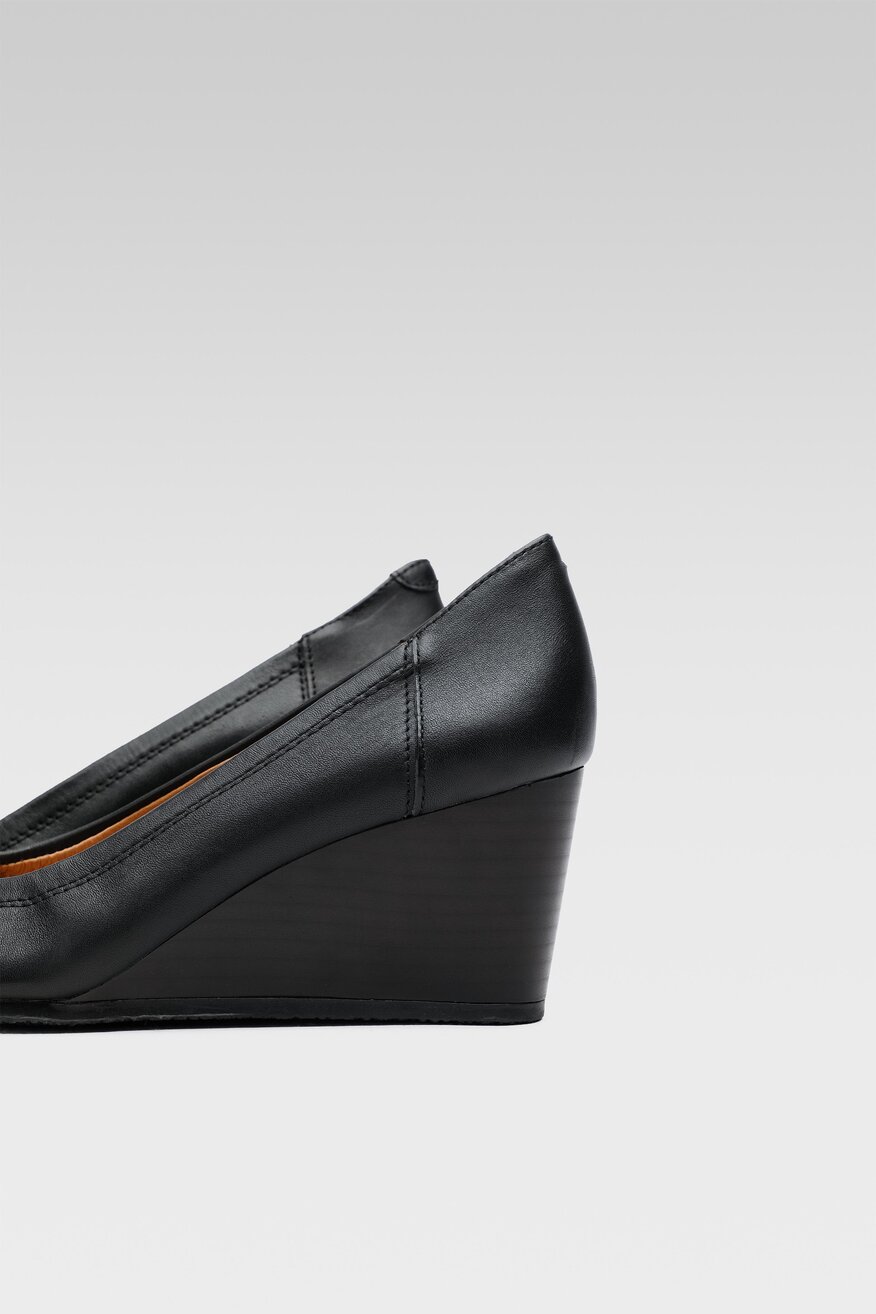 
                Lasocki - Czółenka skórzane na koturnie - 5904862249957