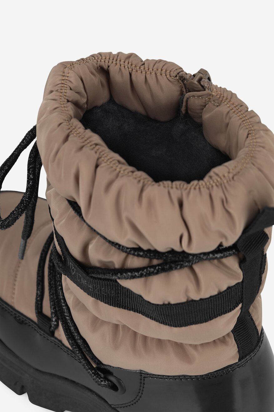 
                Боти DeeZee БЕЖОВ - 5905588843160