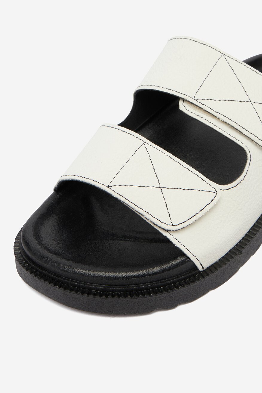 
                Джапанки Jenny БЯЛ - 5906751899441