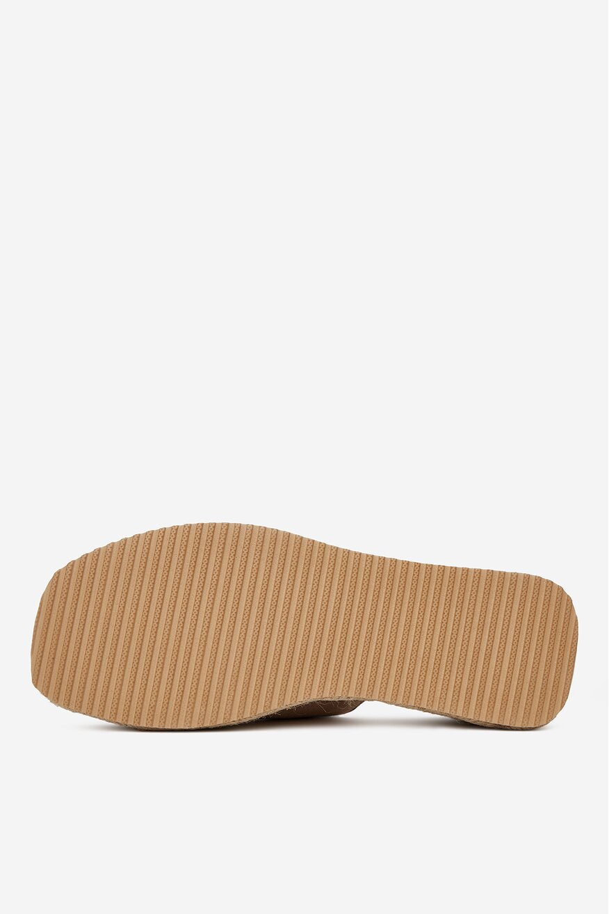 
                DeeZee - Klapki na koturnie - 5904410865158