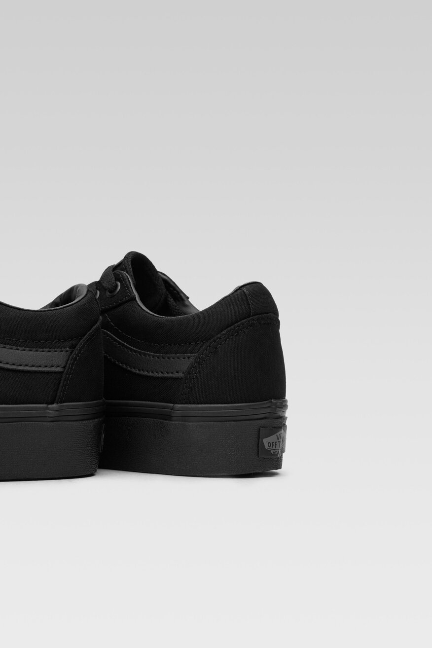 
                Vans - Trampki czarne sznurowane - 5904248058043