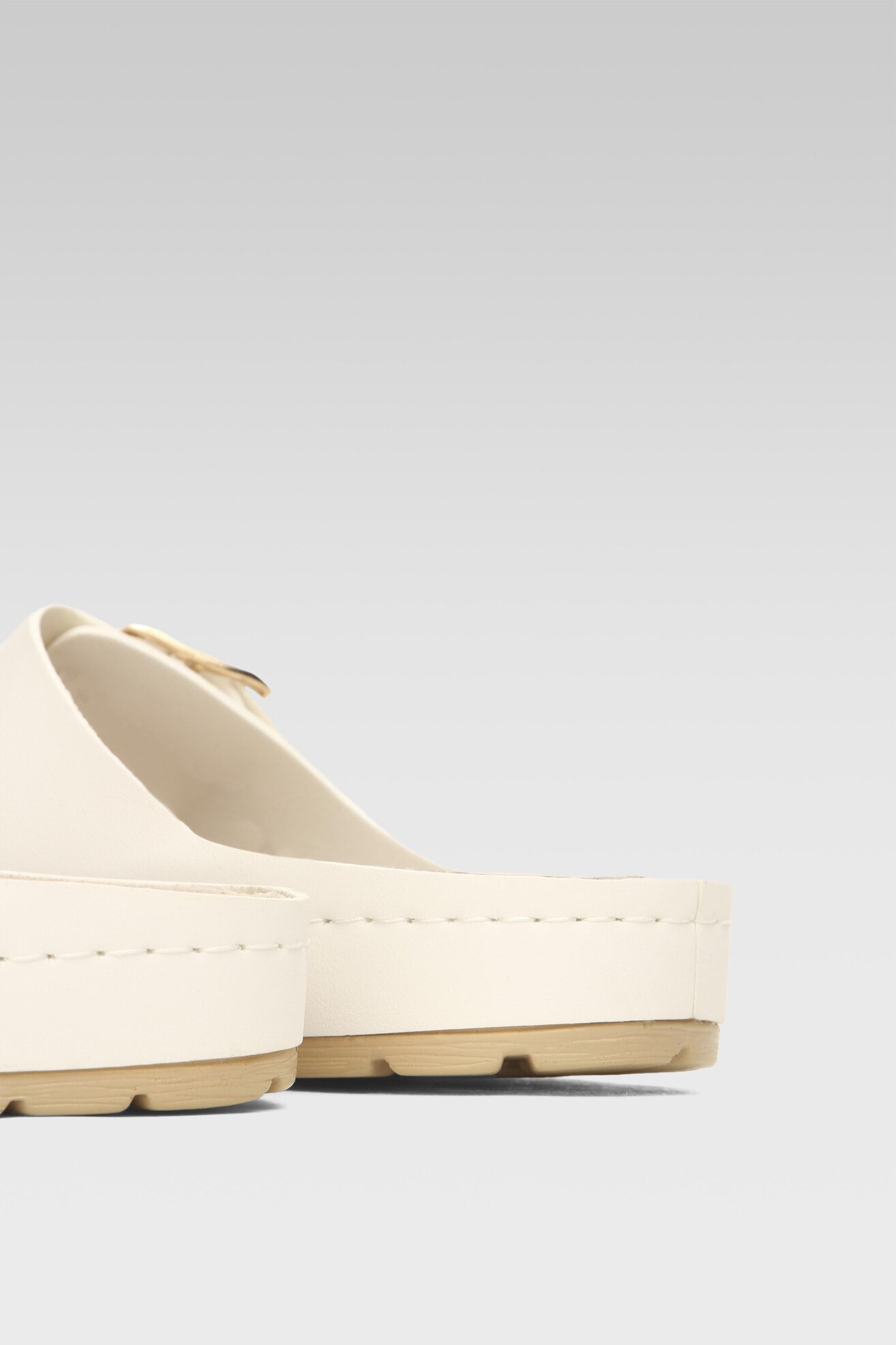 Klapki Go Soft WS121-01 Biały