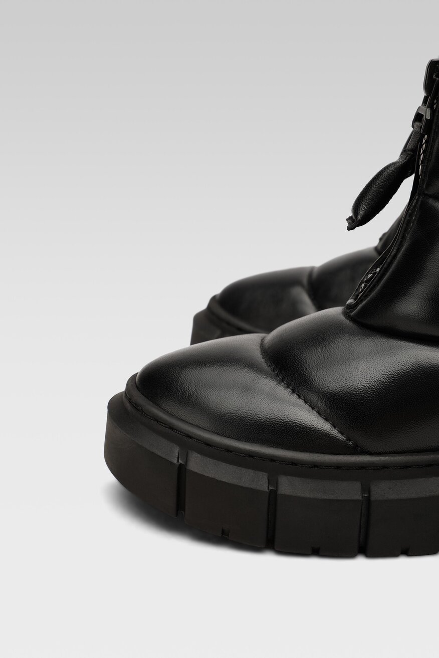 
                Lasocki Young - Skórzane kozaki czarne - 5904862445038