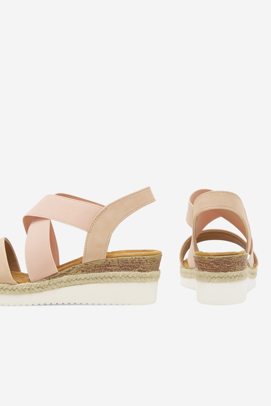 
                Clara Barson - Sandały na koturnie - 5905588590125