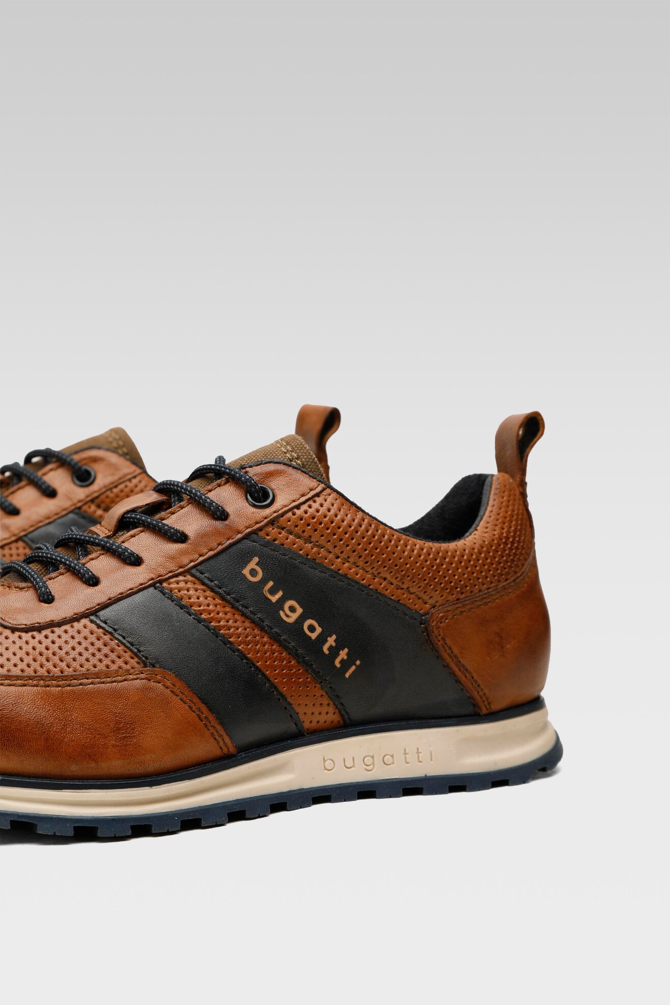 Sneakers Bugatti 335-A0208-4000-6300 Brązowy