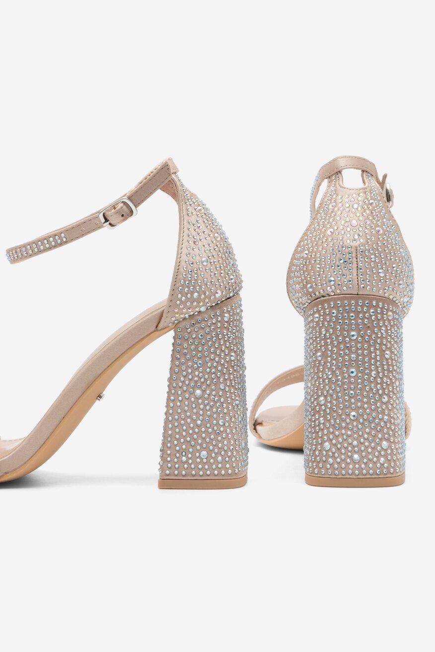 
                DeeZee - Sandały na słupku - 5904862698793