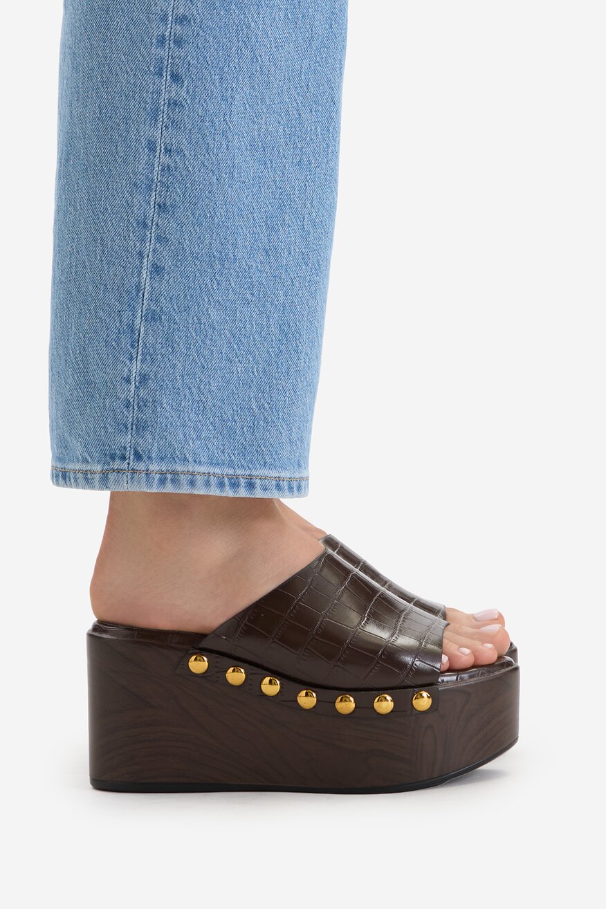 
                Шльопанець DeeZee КОРИЧНЕВИЙ - 5907964007982