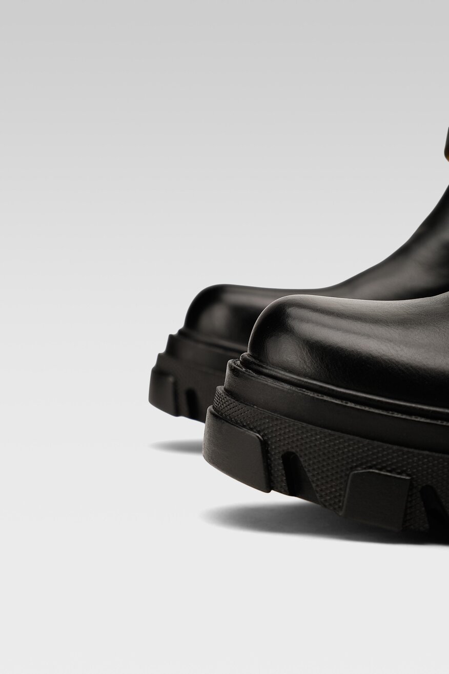 
                Quazi - Kozaki na obcasie z aplikacją - 5904248059972