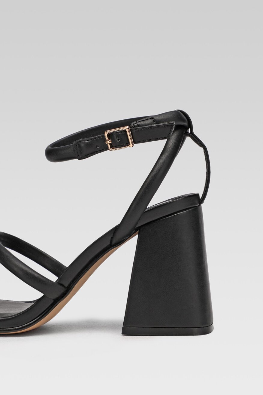 
                Jenny Fairy - Sandały na obcasie czarne - 5903698610009