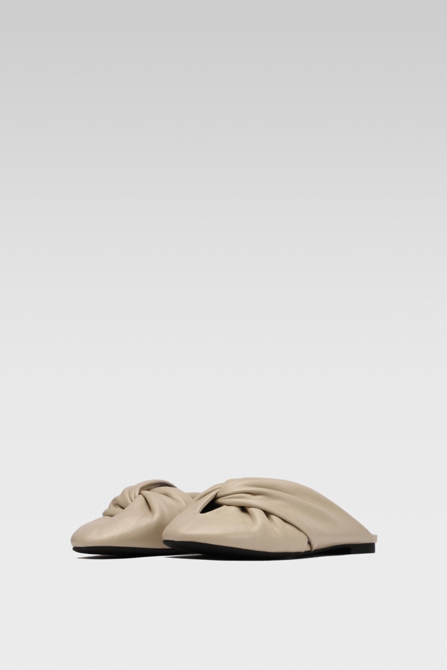 
                Gino Rossi - Skórzane klapki pastelowe - 5903698392912