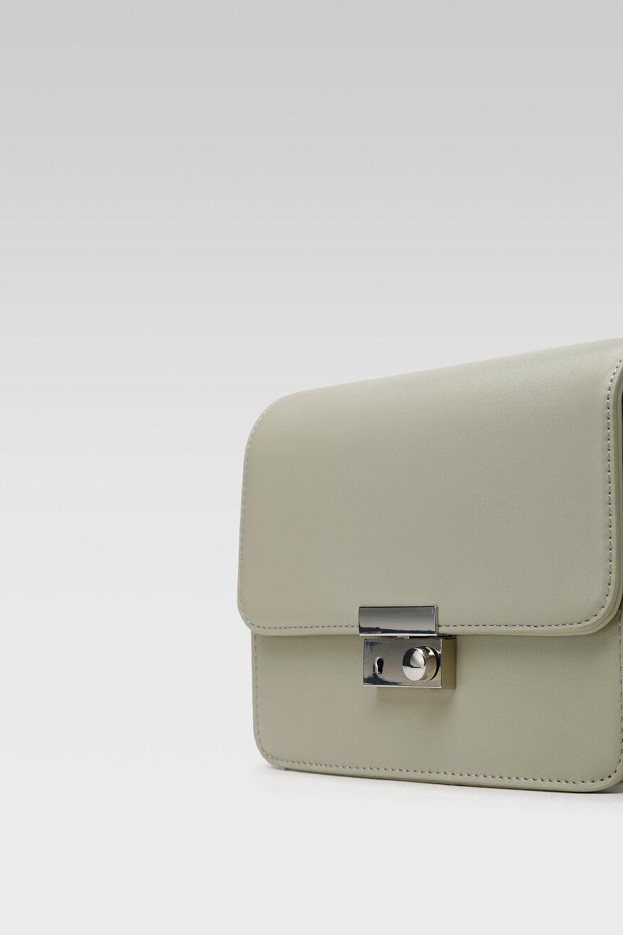 
                DeeZee - Torebka mała na efektownym pasku - 5904248536978