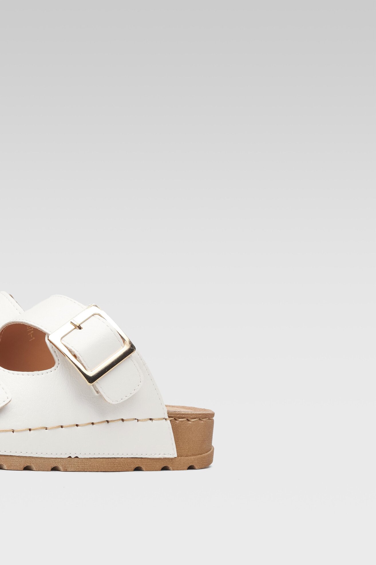 Klapki Clara Barson TOVAH WFA2371-1 Biały