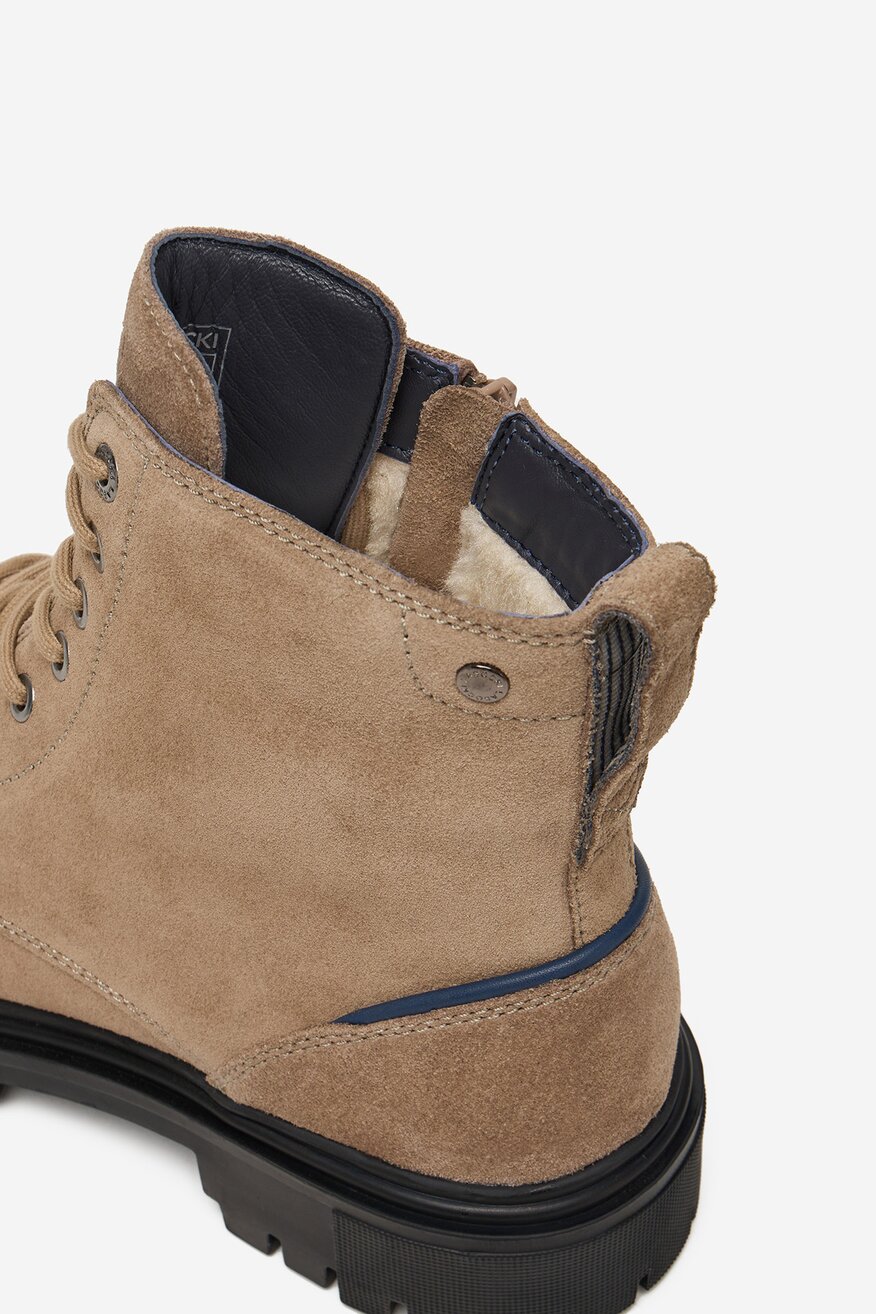 
                Duboke cipele Lasocki TAMNO BEŽ - 5906751454503