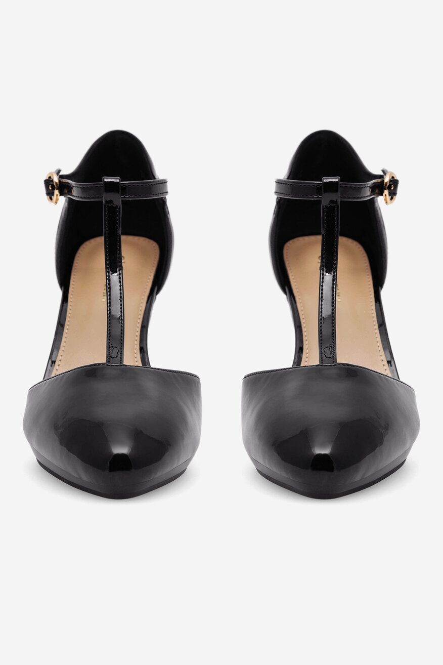 
                Körömcipő Clara Barson FEKETE - 5905588307518