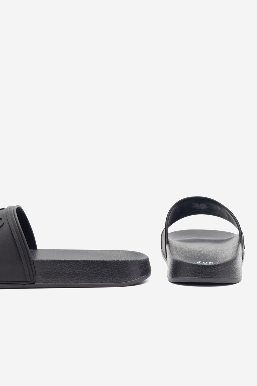 
                Шльопанець GAP ЧОРНИЙ - 2230042206278