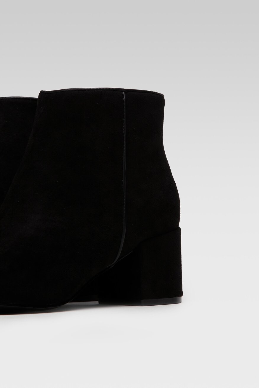 
                Jenny Fairy - Botki krótkie na obcasie - 5904248887377