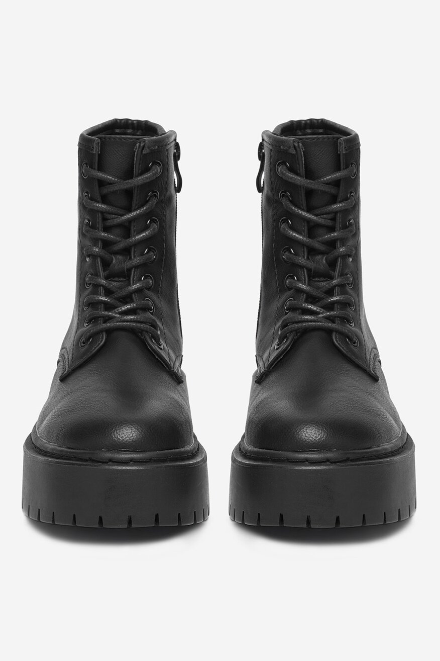 
                Боти DeeZee ЧЕРЕН - 5904410887099