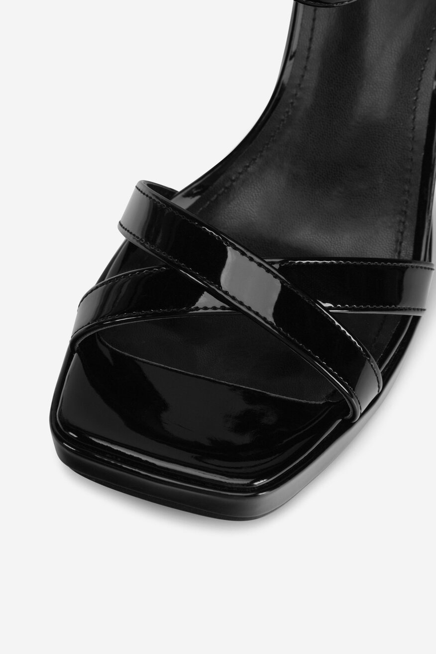 
                Sandale DeeZee CRNA - 5903698192031