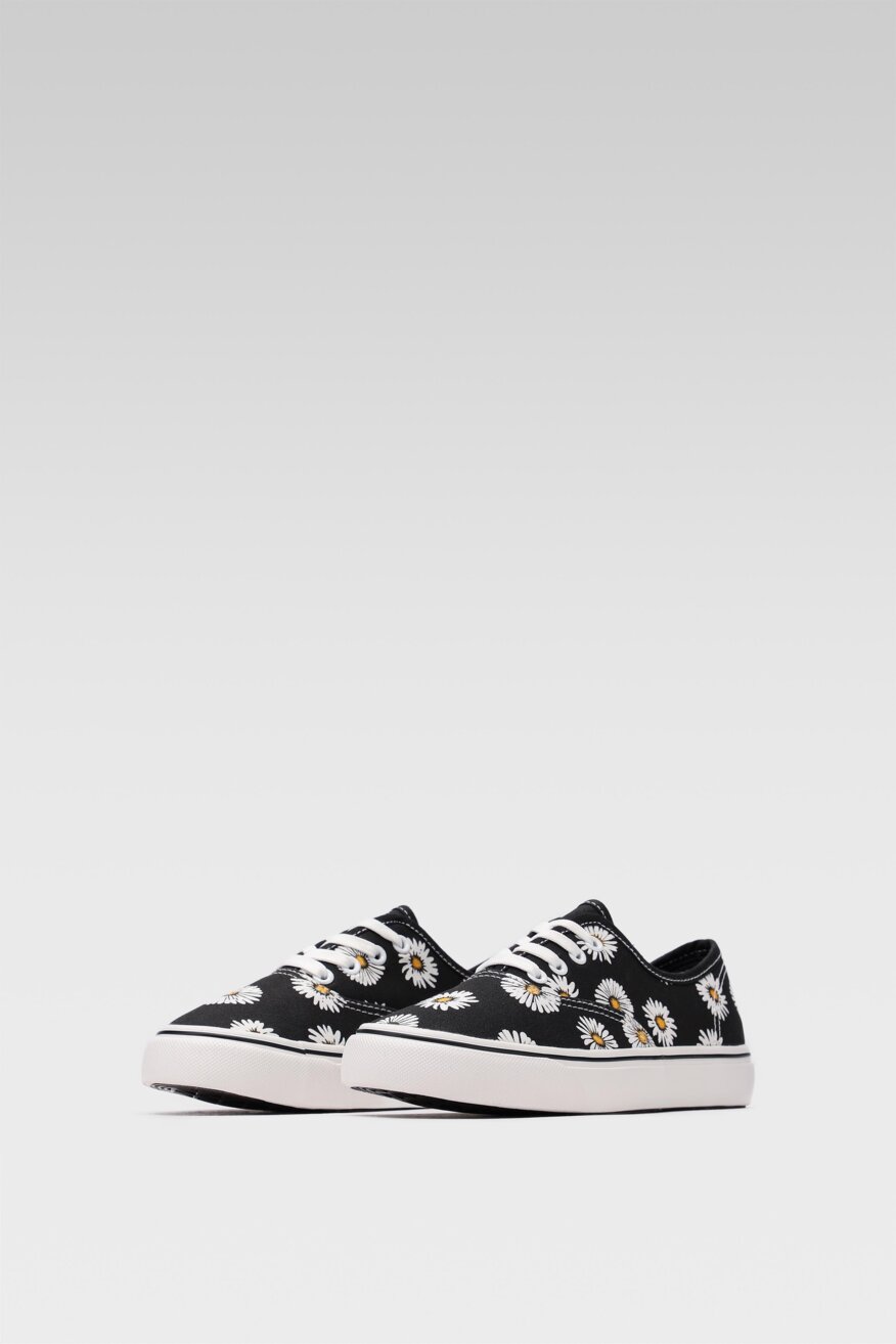 
                Jenny Fairy - Trampki z printem czarne - 5903698472799