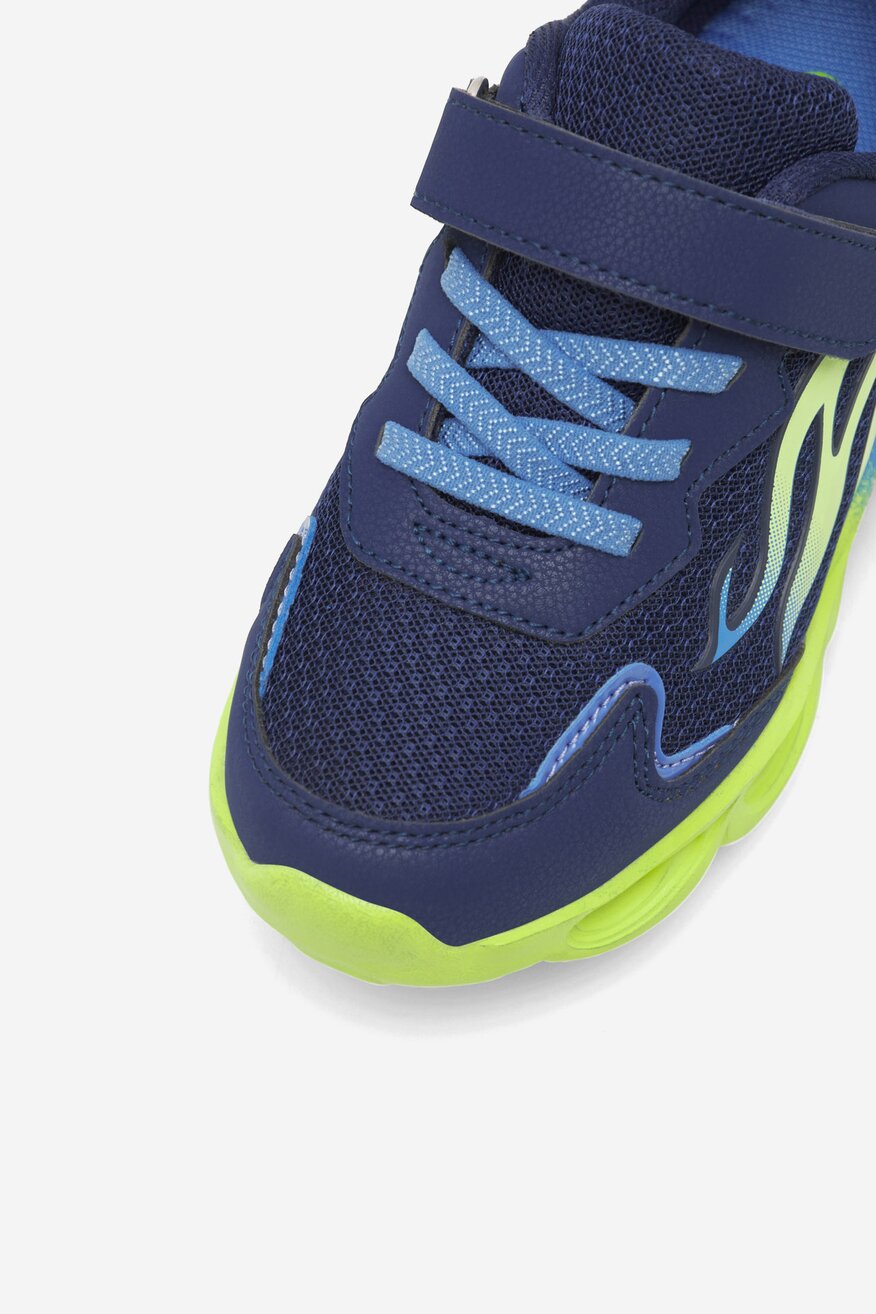 
                Action Boy - Sneakersy z migającymi diodami - 5905588523390