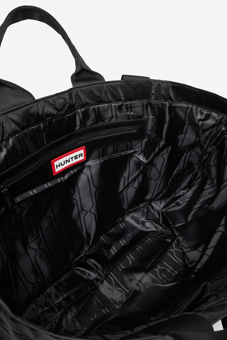 
                        Kézitáska HUNTER C-HTR-K-014-06 FEKETE - 5906751399255