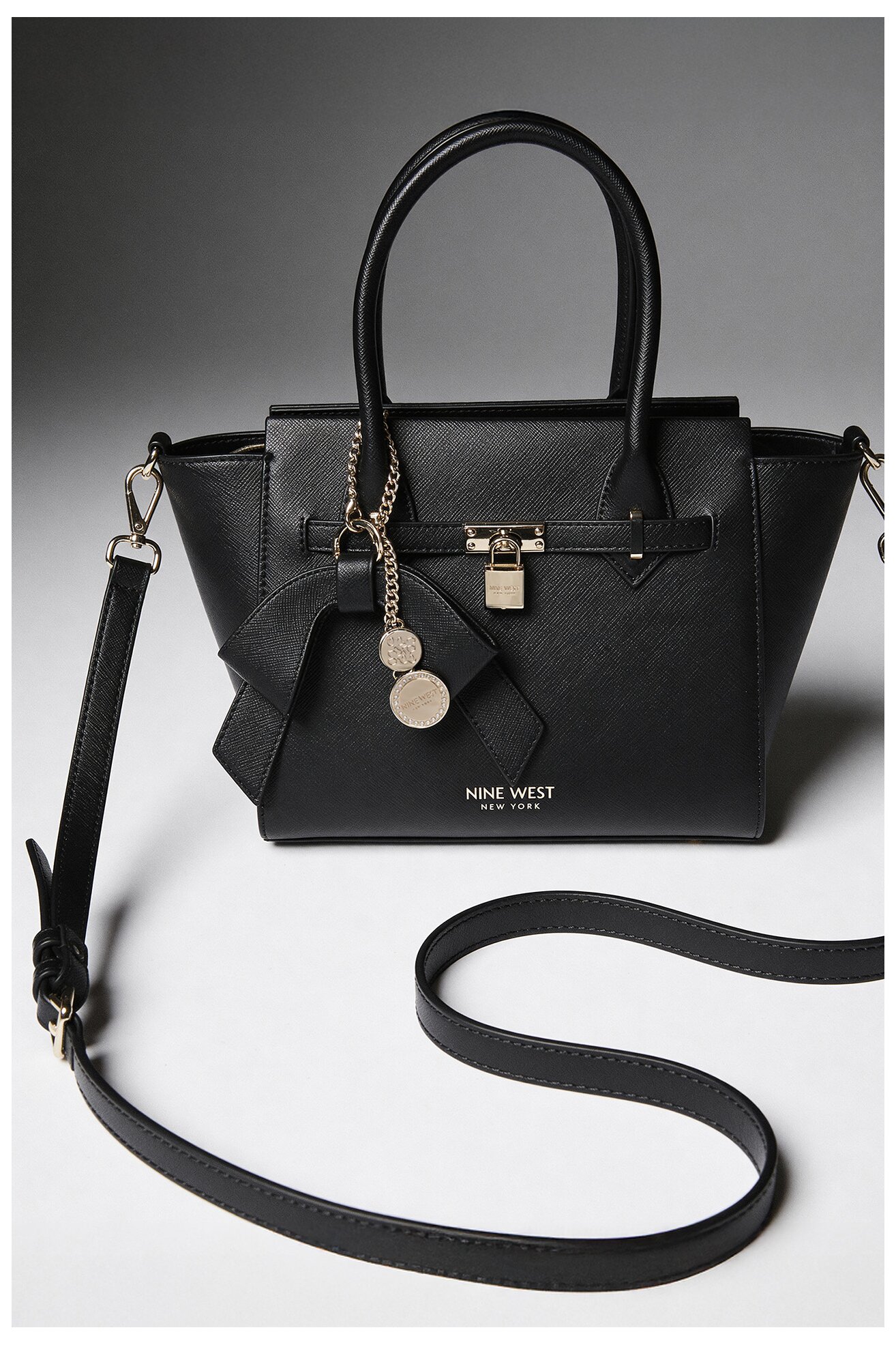 Torebka NINE WEST CEO-CHELSEA-CHARM-II-LX10185 Czarny