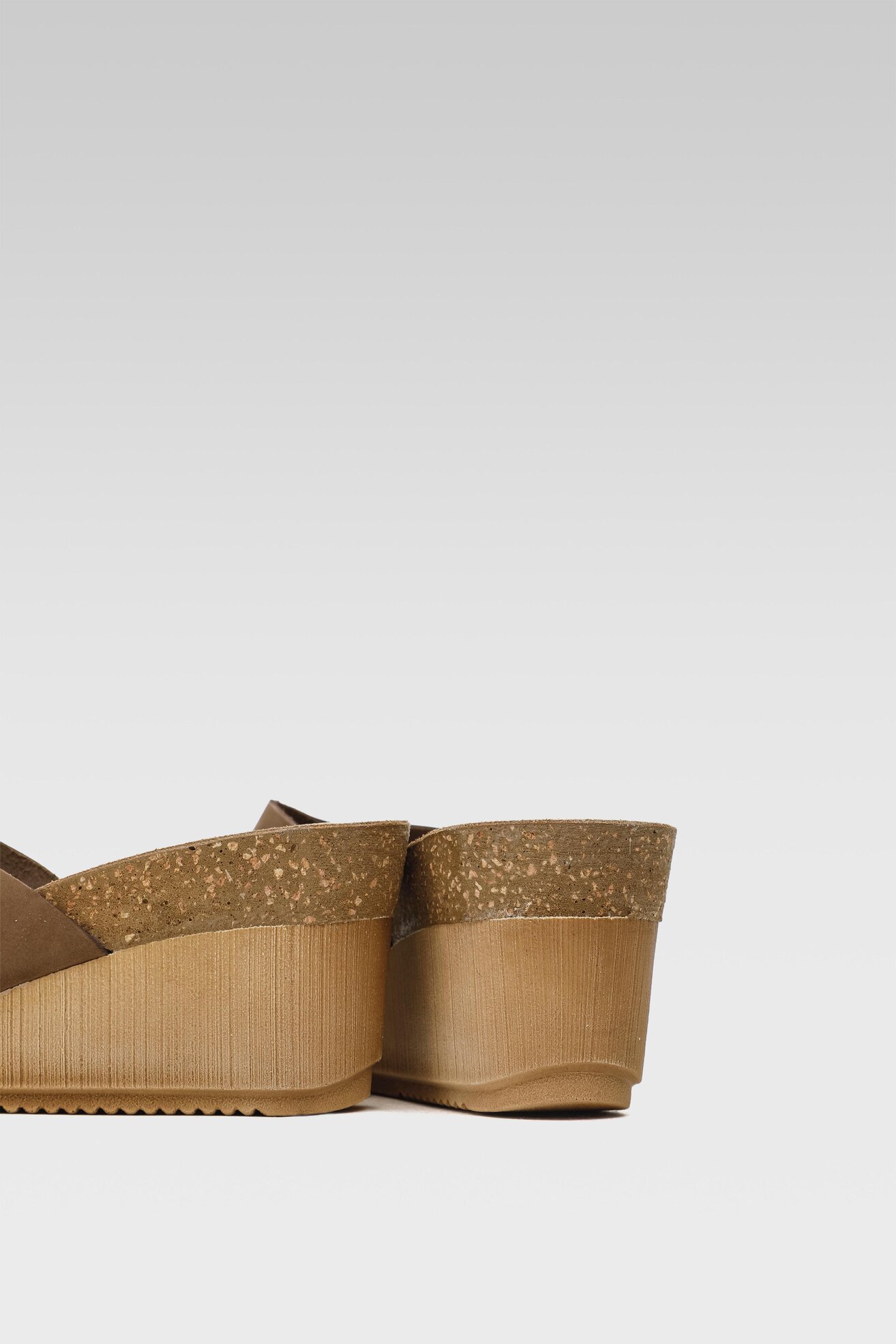 Klapki Inblu EN11PN01 Brązowy