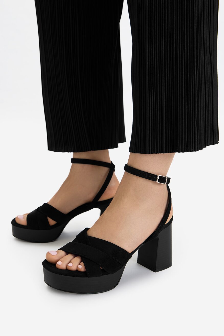 
                Сандалі Jenny ЧОРНИЙ - 5906751712658