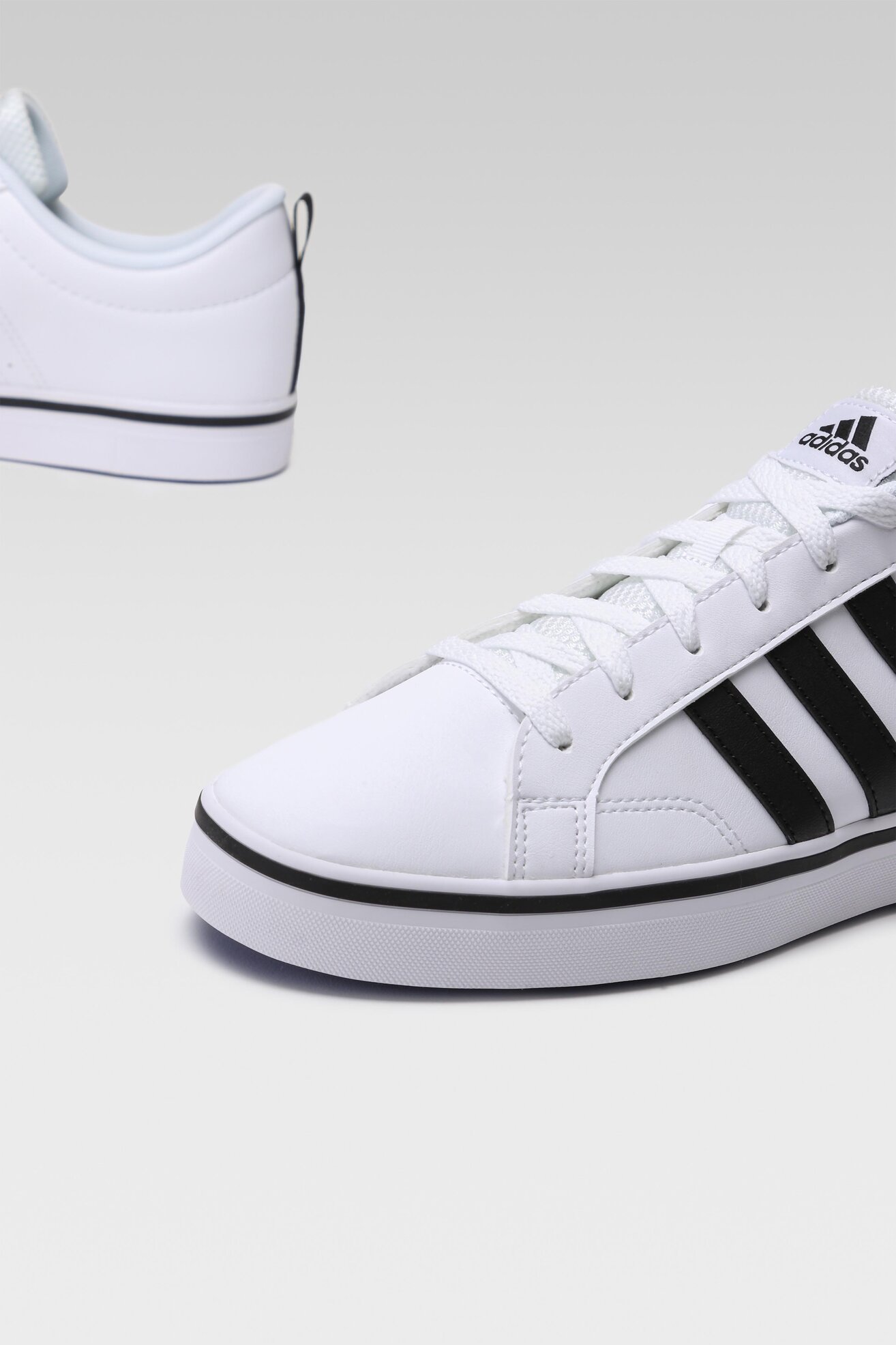 Obuwie sportowe adidas VS PACE 2.0 HP6010. Biały