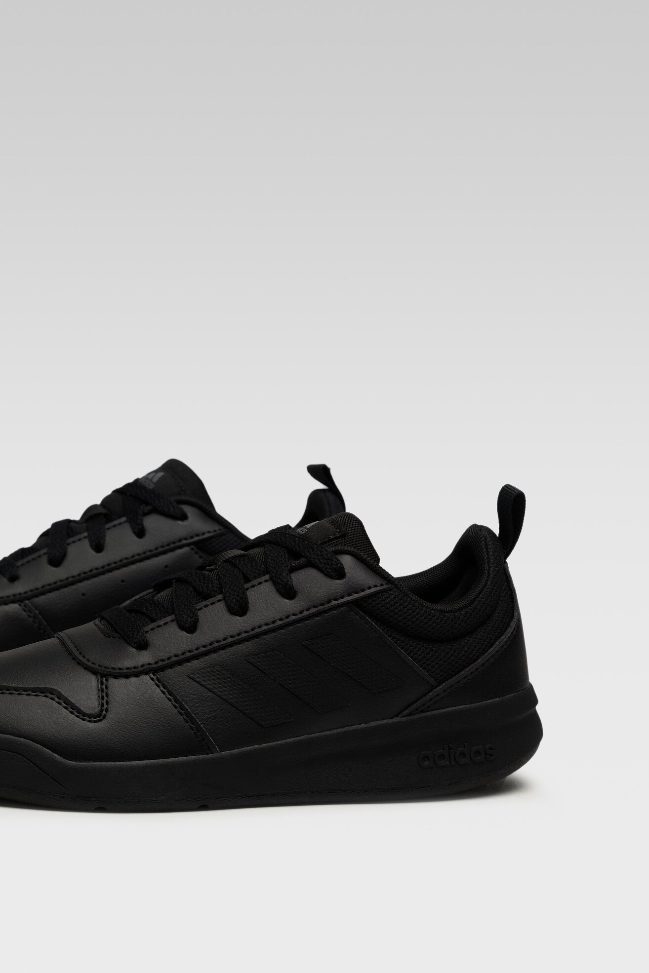 Obuwie sportowe adidas TENSAUR K S24032 Czarny