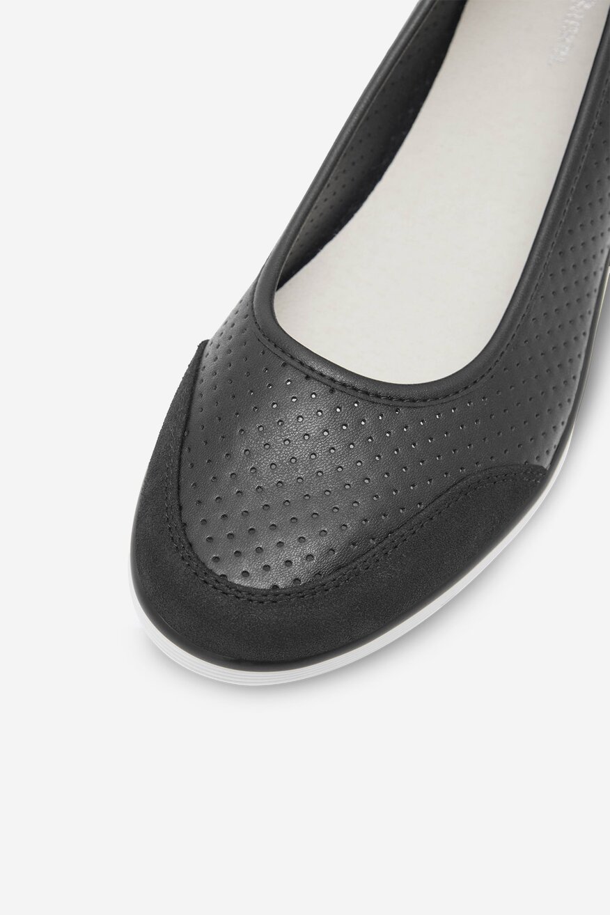 
                Clara Barson - Baleriny na koturnie - 5905588300496