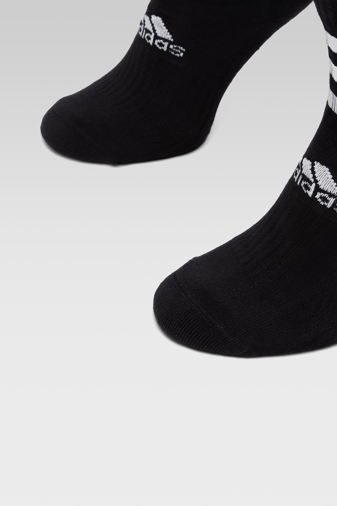 Soseste adidas DZ9347 (34-36) NEGRU