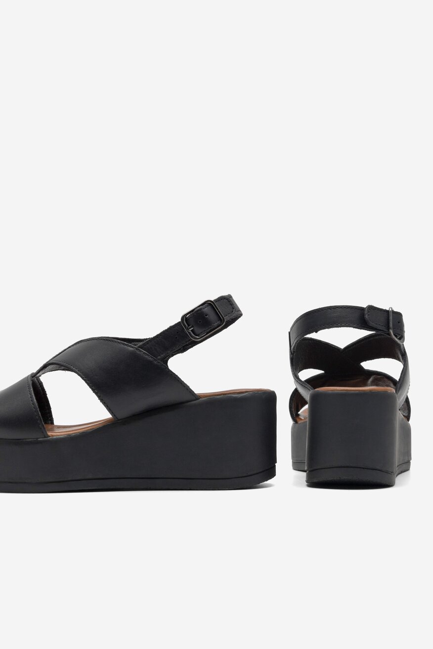 
                Lasocki - Skórzane sandały czarne - 5904862825328