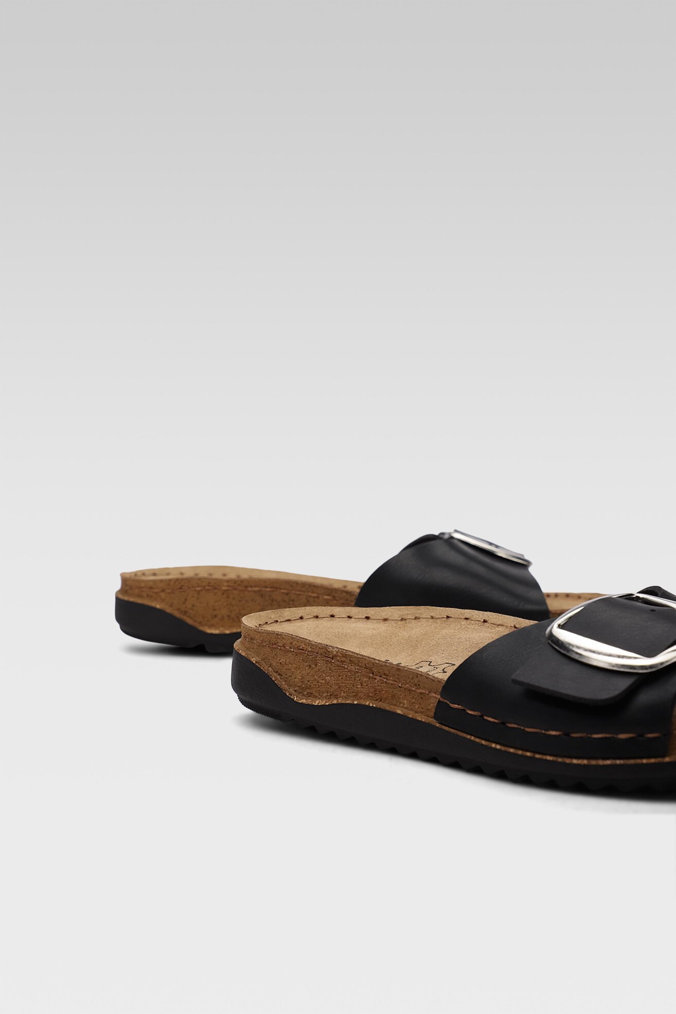 Klapki Inblu AA025J01 Czarny